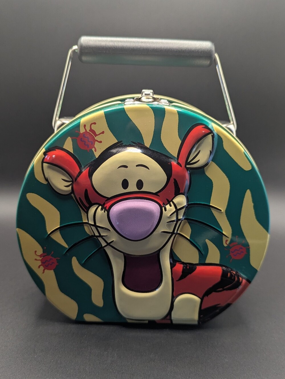 Disney │Winnie The Pooh │Tigger 3-D Embossed Metal Tin with Latch and Handle